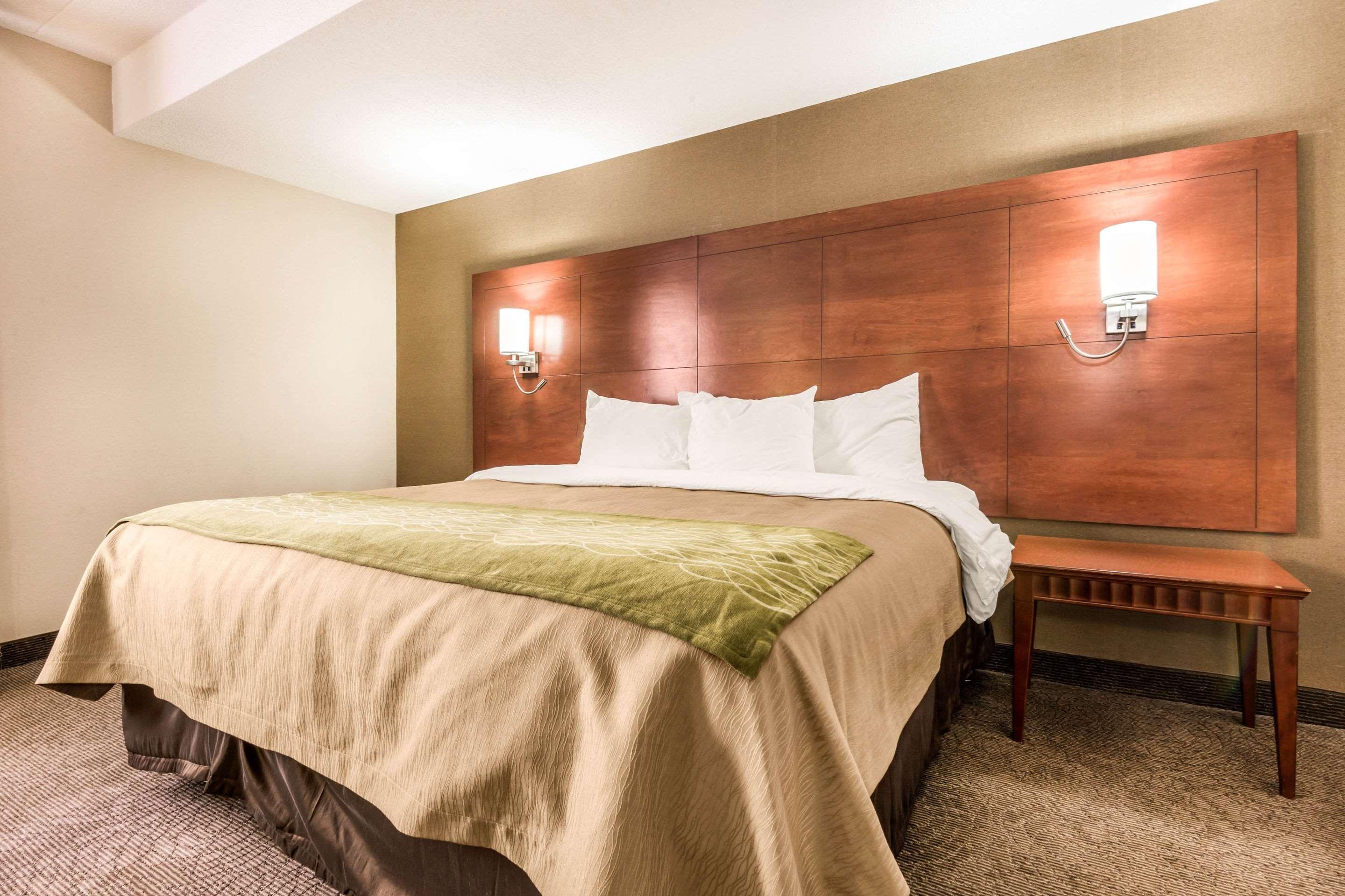 Comfort Inn & Suites Barrie Buitenkant foto