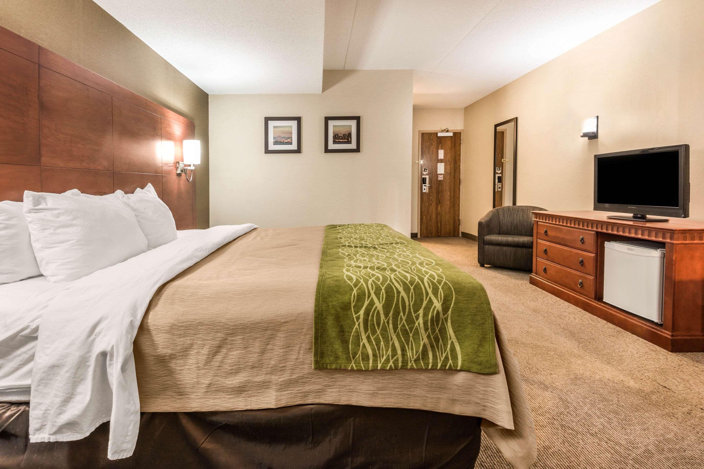Comfort Inn & Suites Barrie Buitenkant foto