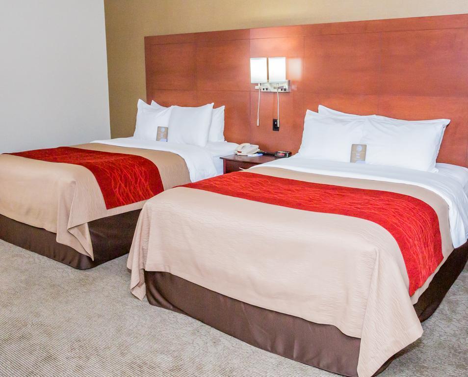 Comfort Inn & Suites Barrie Buitenkant foto