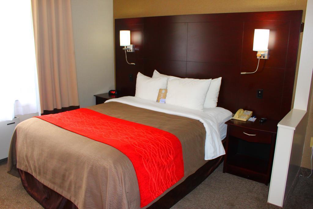 Comfort Inn & Suites Barrie Buitenkant foto