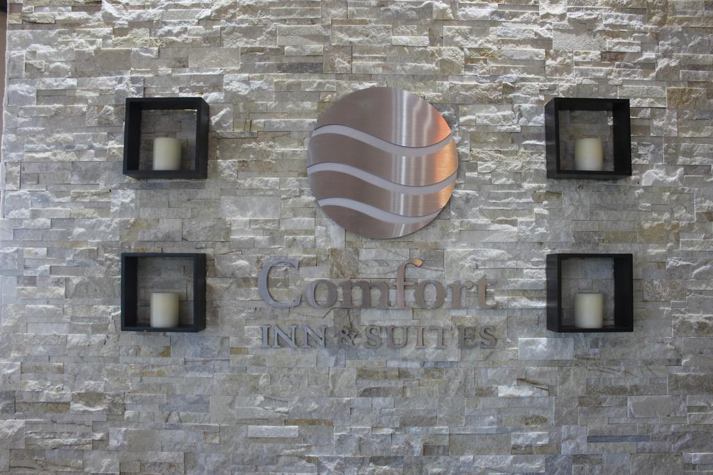 Comfort Inn & Suites Barrie Buitenkant foto