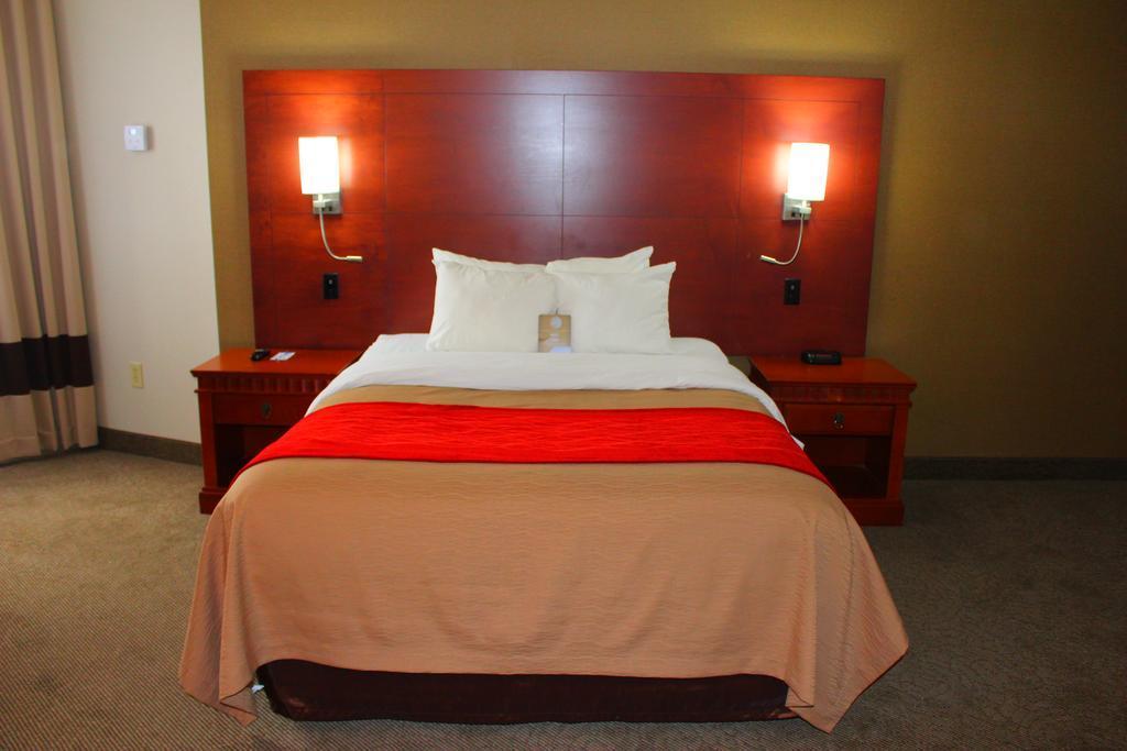 Comfort Inn & Suites Barrie Buitenkant foto