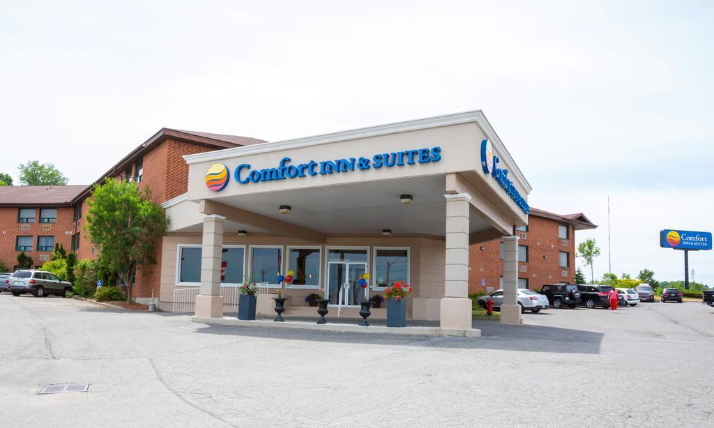 Comfort Inn & Suites Barrie Buitenkant foto