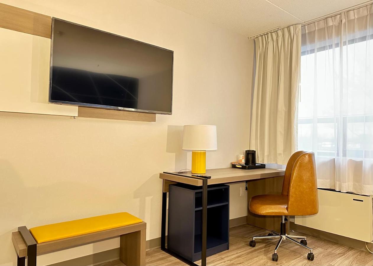 Comfort Inn & Suites Barrie Buitenkant foto