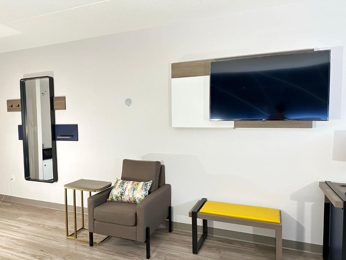 Comfort Inn & Suites Barrie Buitenkant foto