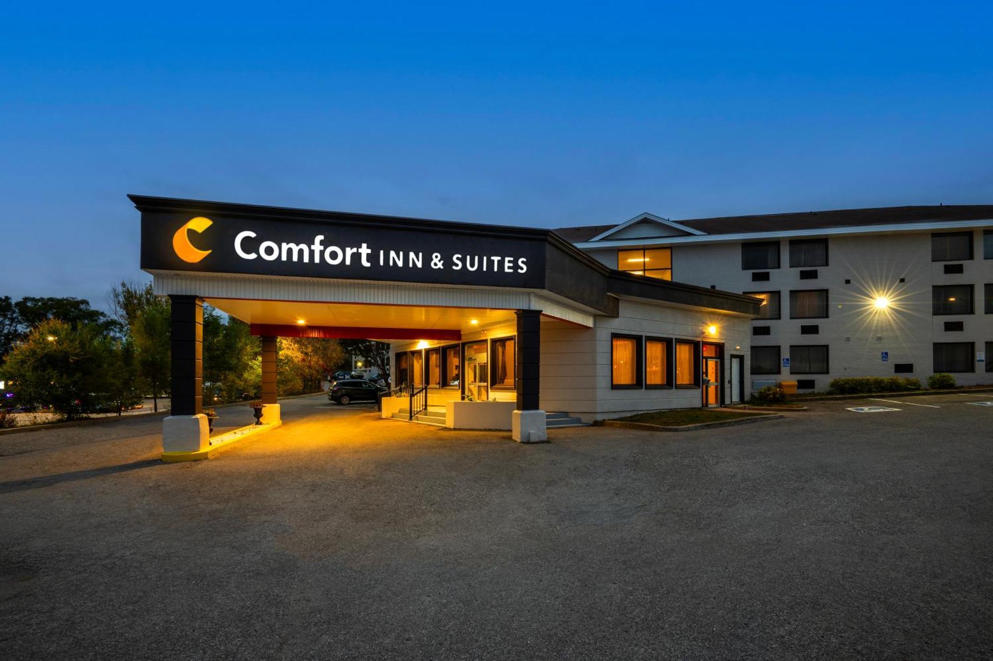 Comfort Inn & Suites Barrie Buitenkant foto