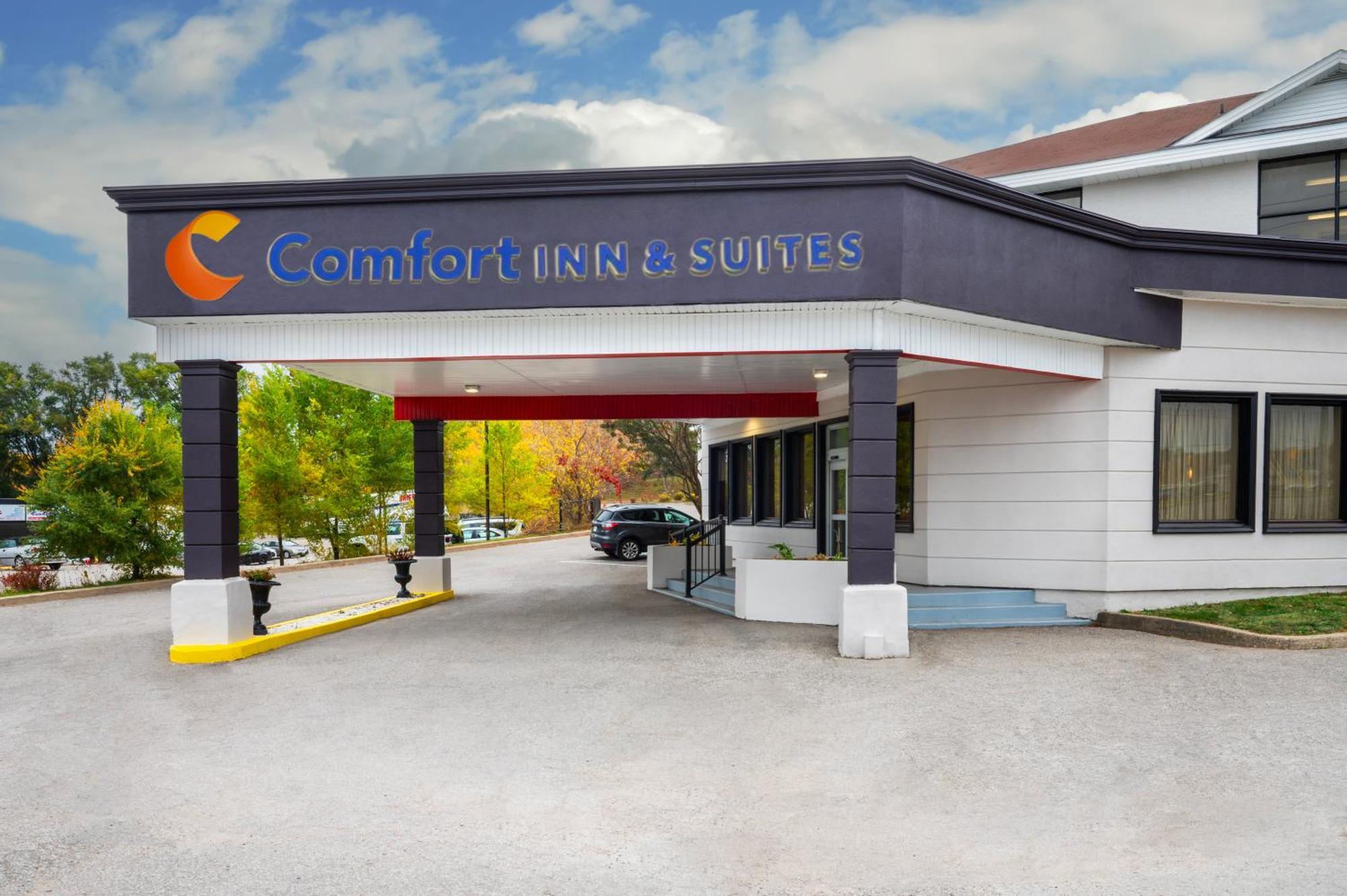 Comfort Inn & Suites Barrie Buitenkant foto