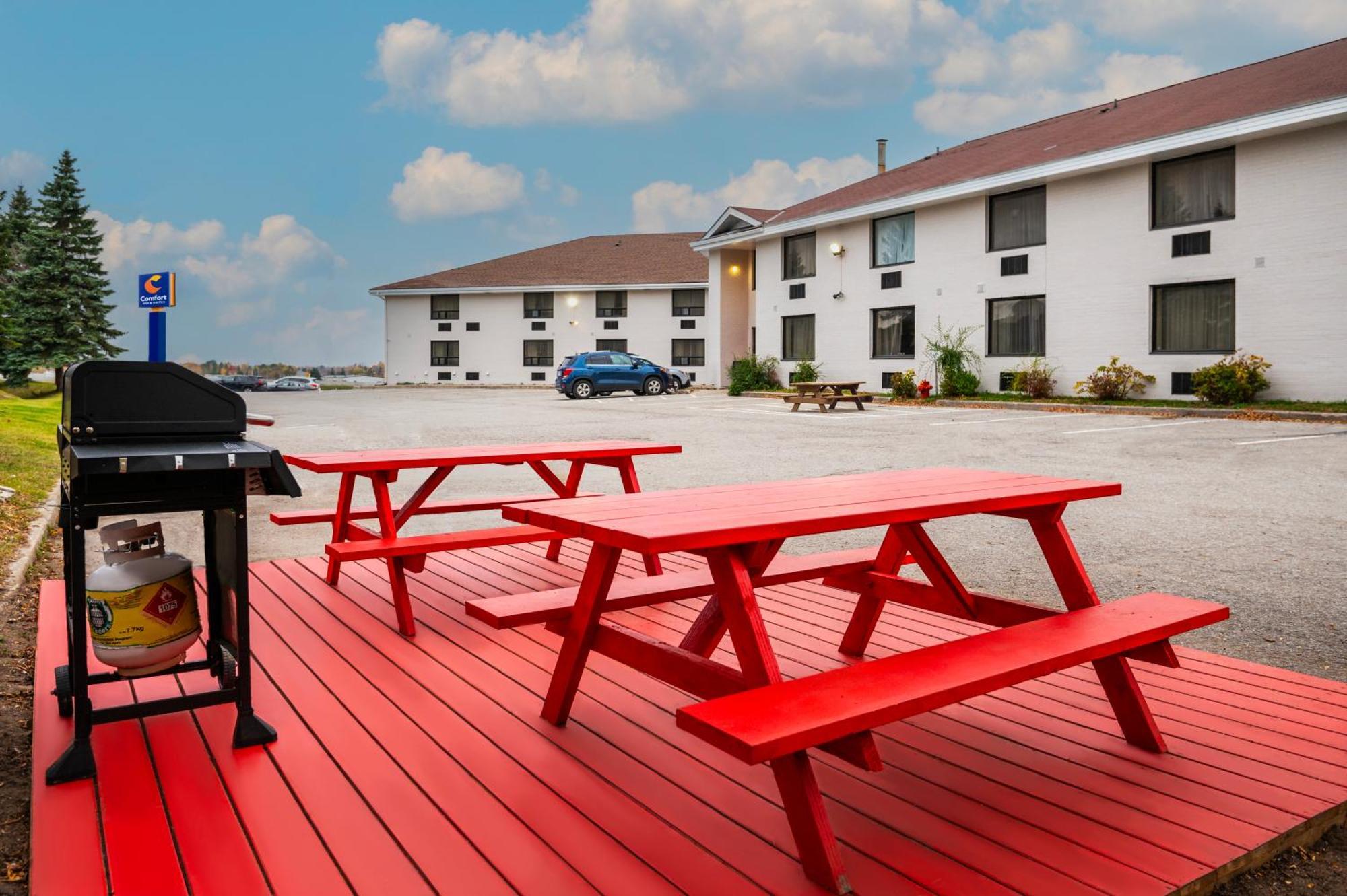 Comfort Inn & Suites Barrie Buitenkant foto