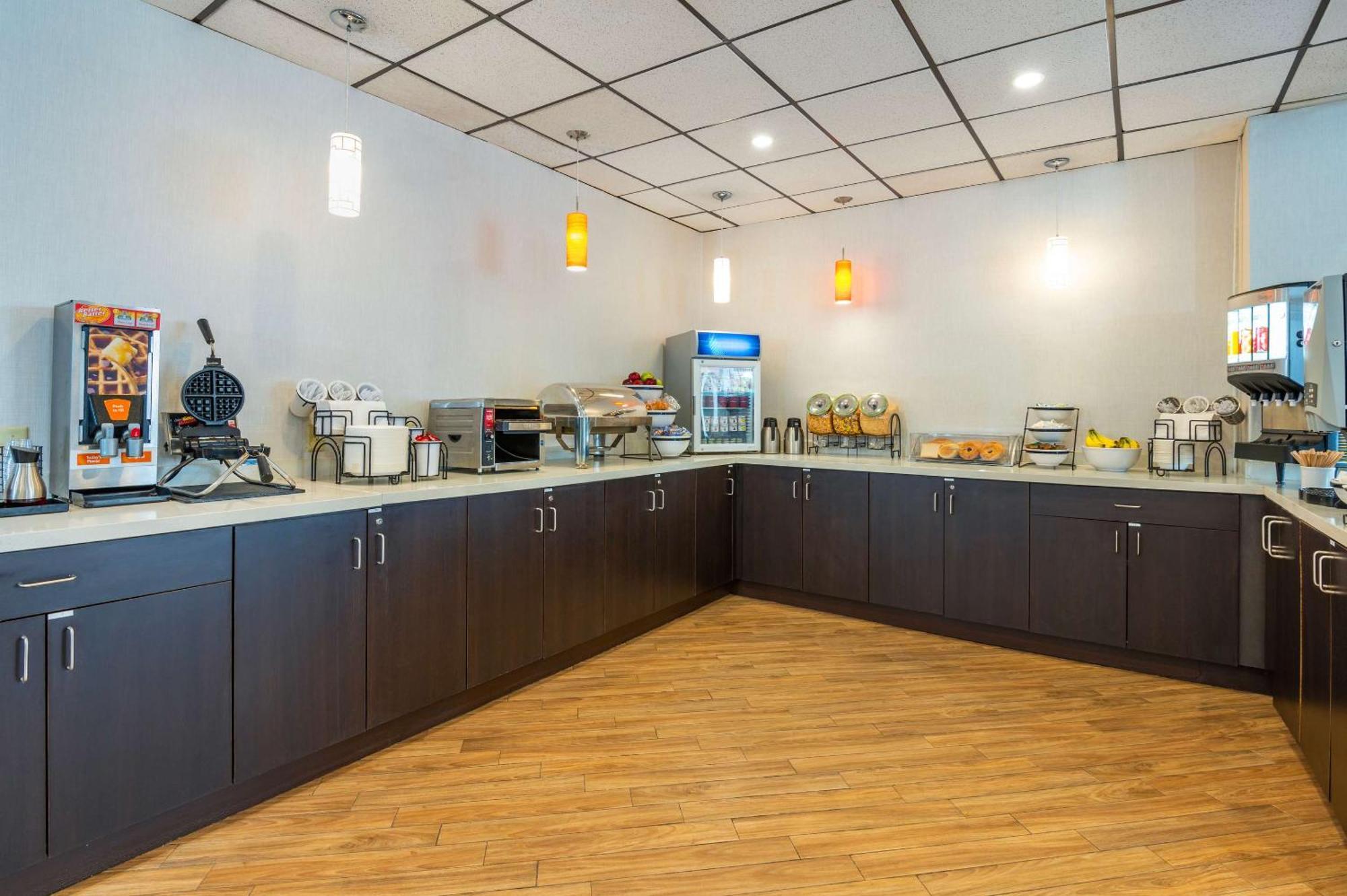 Comfort Inn & Suites Barrie Buitenkant foto