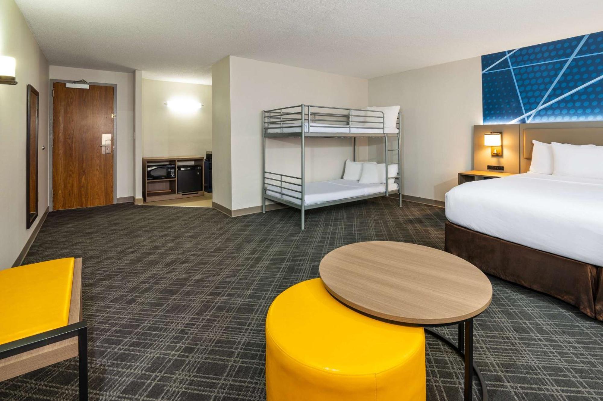 Comfort Inn & Suites Barrie Buitenkant foto