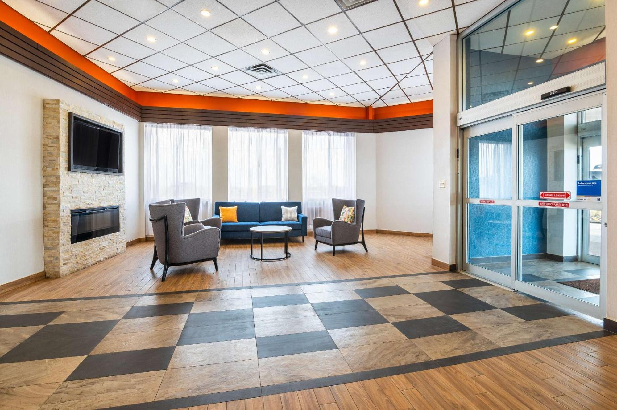 Comfort Inn & Suites Barrie Buitenkant foto