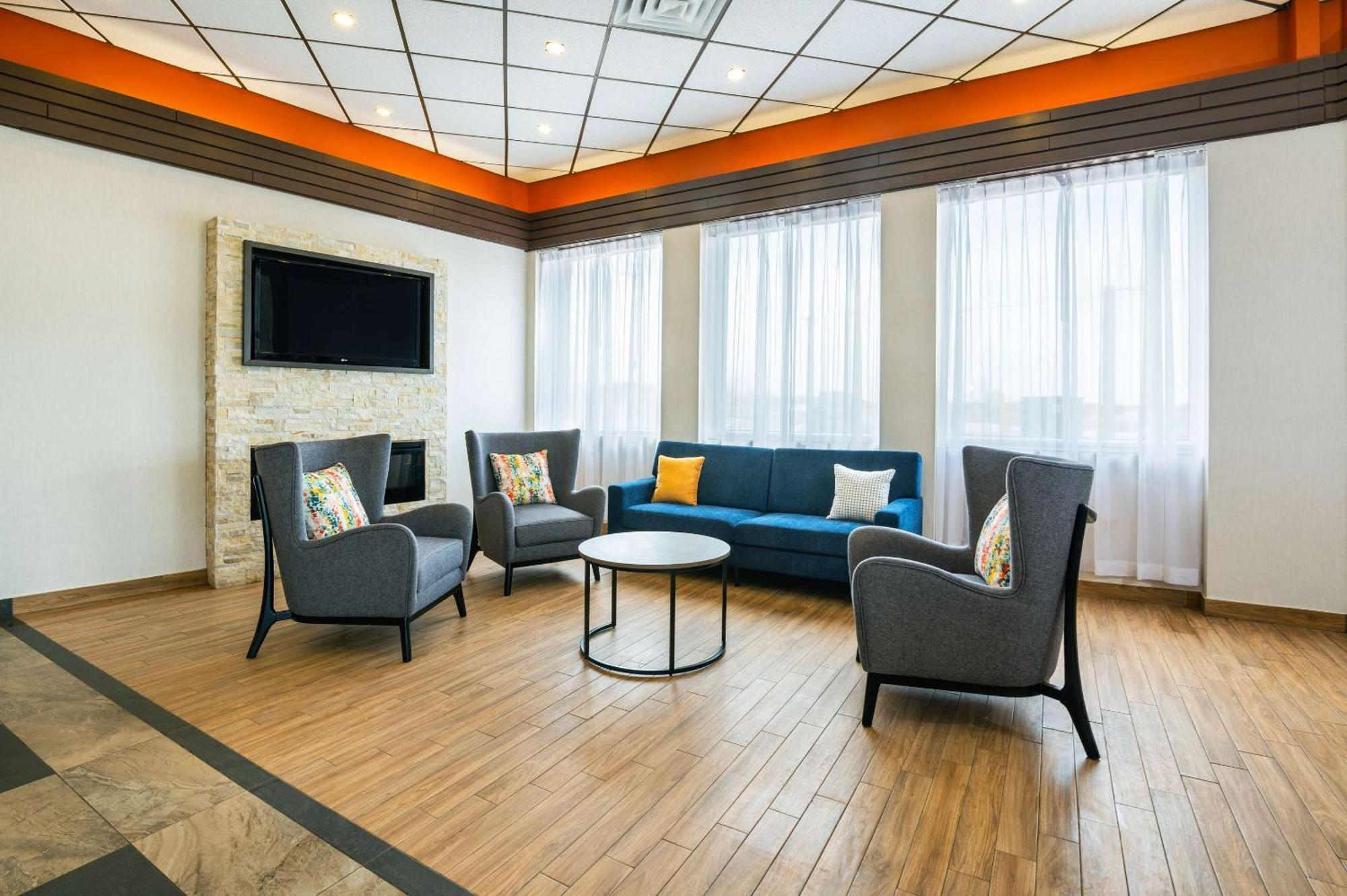 Comfort Inn & Suites Barrie Buitenkant foto